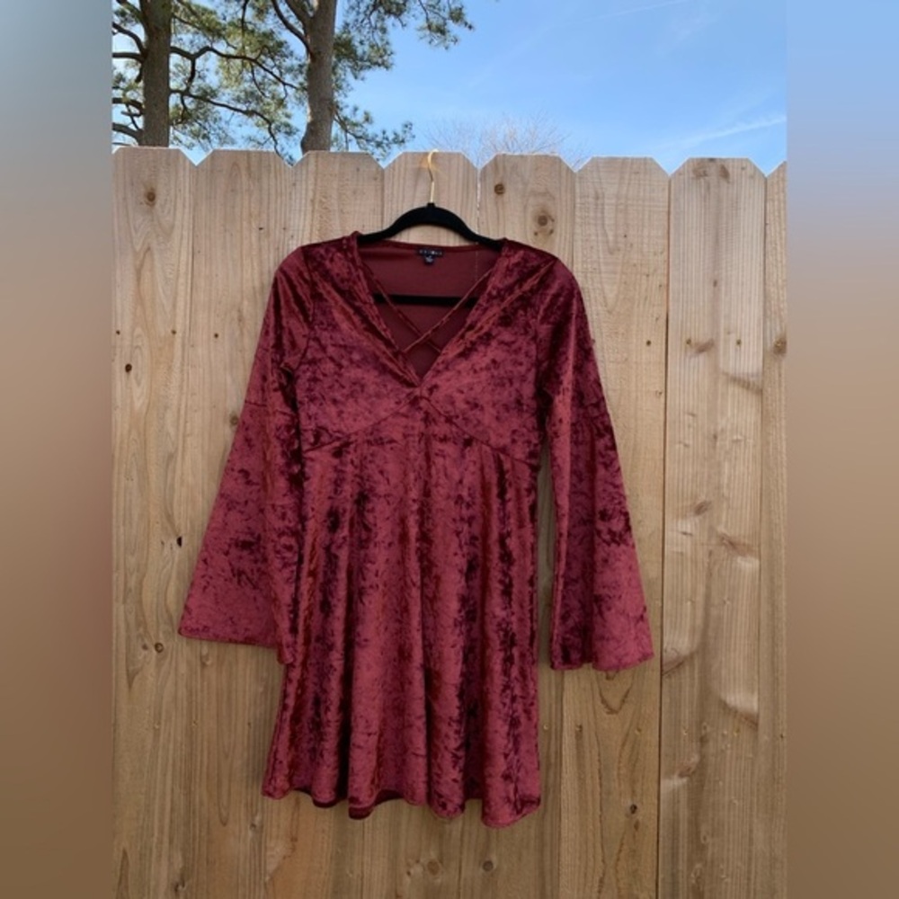Chloah womens Velvet   dress size small Maroon Bell sleeve Soft Spring‎ Summer